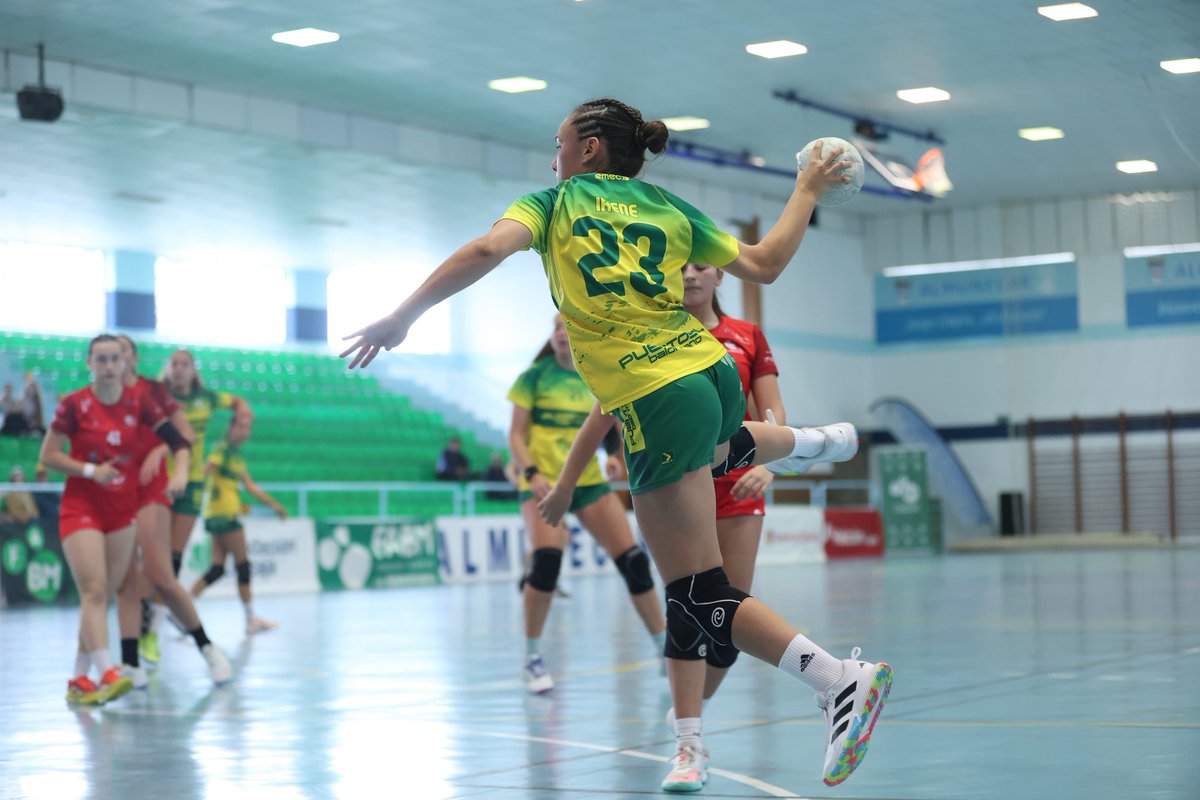 ¡Nos metemos de lleno en la Fase Final del #CADEBA25 𝐂𝐚𝐝𝐞𝐭𝐞! 🔥

🤔 ¿Qué equipos estarán en semifinales? ¡Sigue todos los resultados en nuestra web! 👉 rfebm.com/competiciones/…

🤝 <a href="/ciudadjerez/">Ayuntamiento de Jerez</a> <a href="/AlmunecarAyto/">Almuñécar-Herradura</a>

📸 <a href="/raulromeroj/">Raúl Romero</a> / <a href="/joaquin573/">Joaquin Corrales</a>

#BalonmanoAndalucía