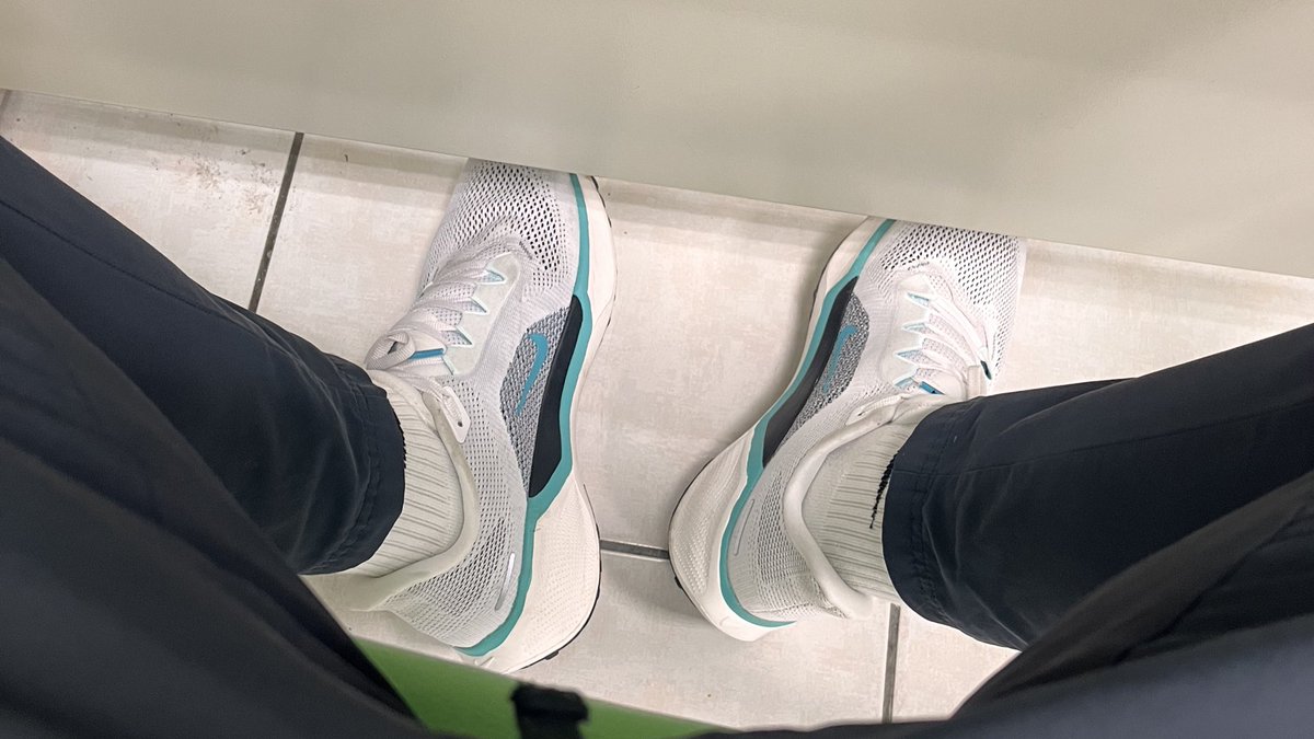 《五月》

你好！

這裡純屬個人情慾請不要過度關注

不時分享自己原味 這秘密只有你知道

運動的臭襪誰都愛

但你會更愛我軍中的悶襪

『節慶公告』

無