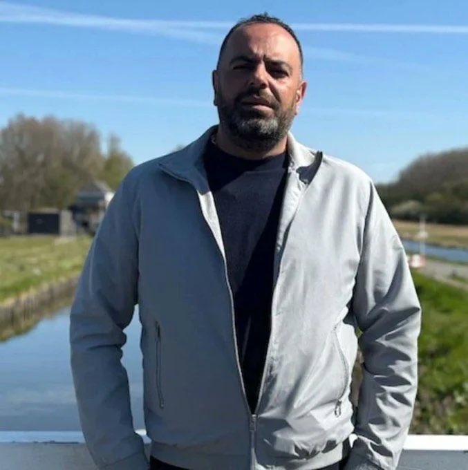 Son 24 Saatte Neler Yaşandı 🧵

Sedat Peker'in Siyasilerin Para Kasası ve hepsinin gizli kasedi var diyerek gündeme getirdiği ve sonrasında Kuzey Kıbrıs'da öldürülen Halil Falyalı'nın muhasebecisi Cemil Önal Hollanda'da öldürüldü.

Cemil Önal ile Hollanda ve ABD istihbaratı