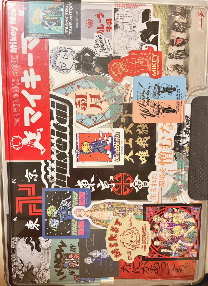 昨日新しく買ったモノノ怪のステッカー入れて改めて全体見たらうちのパソコンうるさすぎる