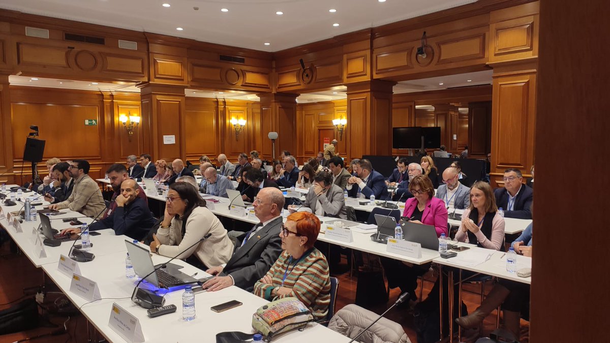 📢 El <a href="/CGCEE_VIII/">Consejo General Ciudadanía Española en el Exterior</a> aprueba medidas para agilizar y ampliar ayudas a las #institucionesenelexterior.
✅ Subvenciones desde los 6 meses en el CACE
✅ Tramitación online
✅ Más apoyo a #jóvenes y #federaciones
acortar.link/D6QD2n
#Crónicasdelaemigración #Españolesnelmundo  #CGCEE