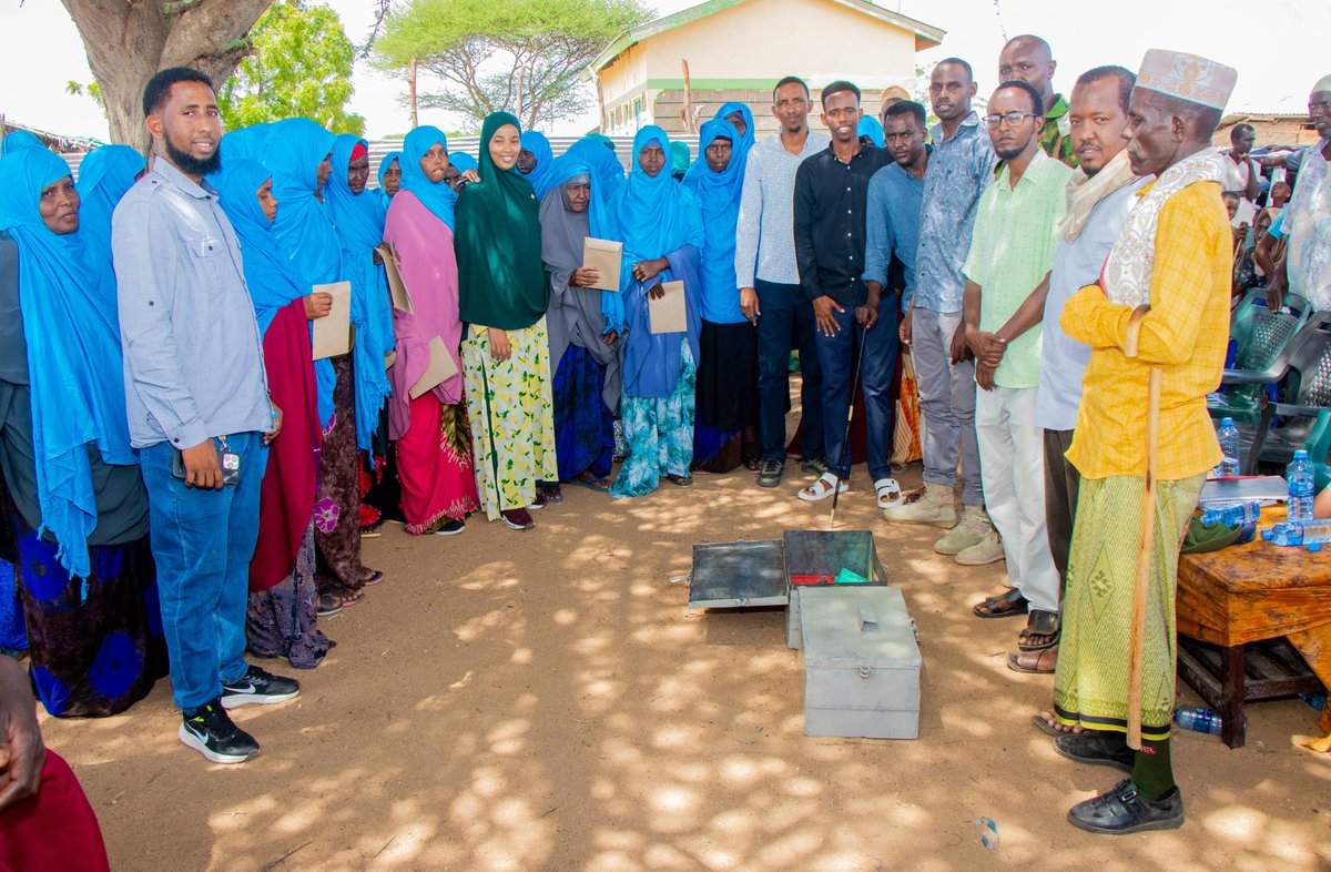 missyHaroona's tweet photo. In my third day of my economic engagements with women,I joined mothers in Shabah who were graduating.

Through DREAMS  Kenya , funded by Bills and Melinda gates , I was able to join 60 households who were graduating today with direct cash support . https://t.co/uU1kWcb6kB
