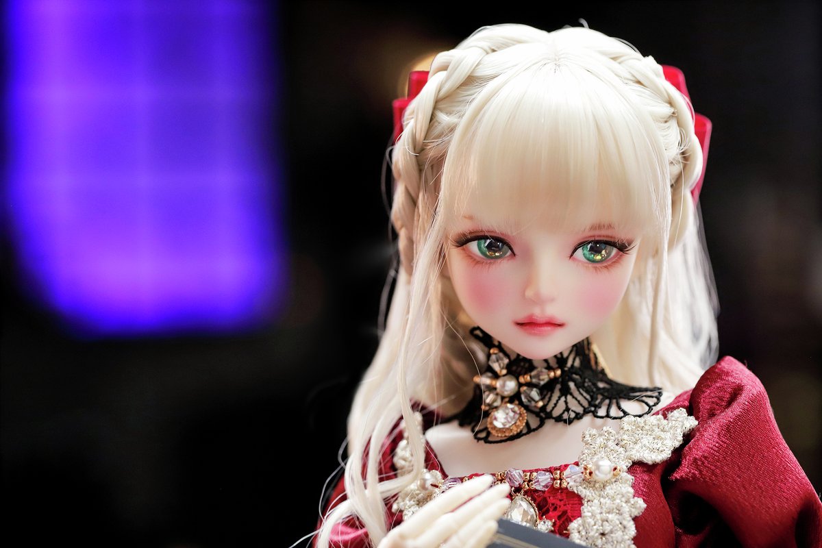 DOLKSTATION's tweet photo. 【DOLK×MYOU DOLL】⚜️20体限定⚜️

Deliaがついに悪役令嬢へと華麗に変身！

➡https://t.co/pkUR45eyzP

初コラボアーティストElly氏による限定メイク、La Maison de Aileによる令嬢のドレスセット、豪華なアレンジウィッグまで付属の豪華フルセットをお届けします。

先着順、どうぞお見逃しなく✨ https://t.co/3L7i8hwiGm