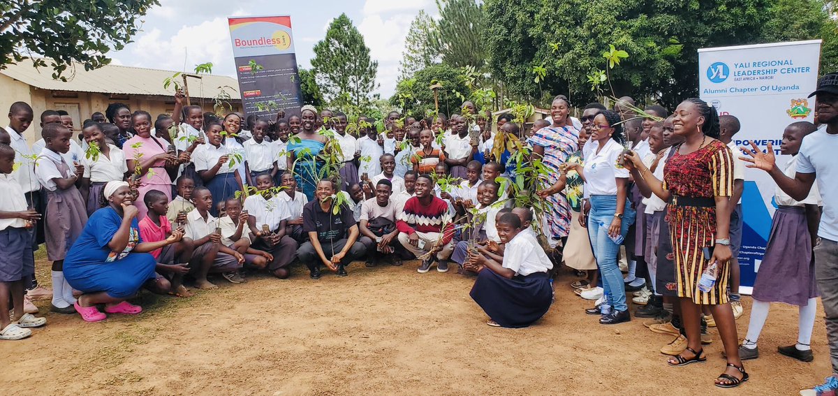 HKenzah's tweet photo. There’s nothing I enjoy like working with children in tree planting campaigns!
On April 25, I joined @YALIRLCAlumniUg to plant trees & teach pupils at Nyakatooke Primary School, Masindi about climate change.
#ClimateAction #TreePlanting #GCED #Youth4Adaptation #EveryTreeCounts https://t.co/4sEEBD0KrU