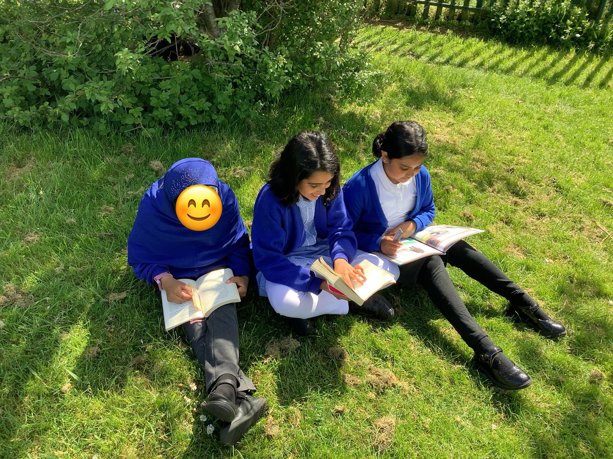 ReinwoodJuniors's tweet image. 5D have enjoyed reading in the shade this week…
#RJSReading
#RJS5D