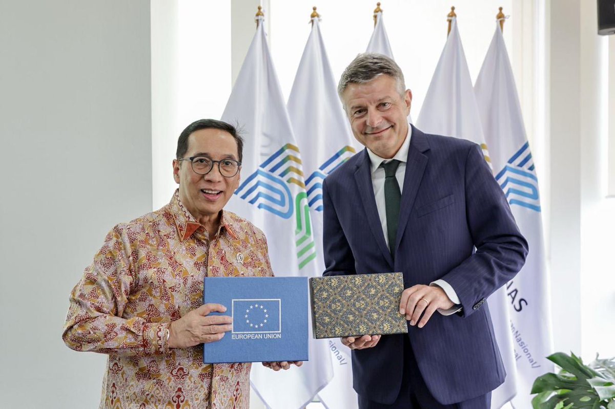 Enriching discussion this morning with HE Ruddyard, Vice Minister of <a href="/BappenasRI/">Kementerian PPN/Bappenas</a> , from sustainable investments to carbon markets. The European Union is a firm supporter of #Indonesiaemas2045