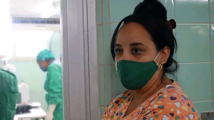 YudelkisOrtizB's tweet photo. No hay nada más importante que un niño,con qué esmero y dedicación  doctores y enfermeras cuidan de estos bebés  en la Sala de Neonatologia del Hospital Carlos Manuel de Céspedes en #ProvinciaGranma
¡A ustedes  gracias por todo y por tanto!
Con ustedes Granma Cuenta. https://t.co/R7Vho814QL