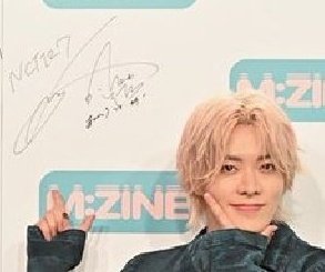 osakayukko's tweet image. 5/25(日)昼12時〜未公開シーンを含めた90分見たさに、契約コース切り替えました📺️✨🤗
サイン、いつもより可愛いく書けてる気がする🤭
#MZINE #YUTA 
 #テレ朝POST