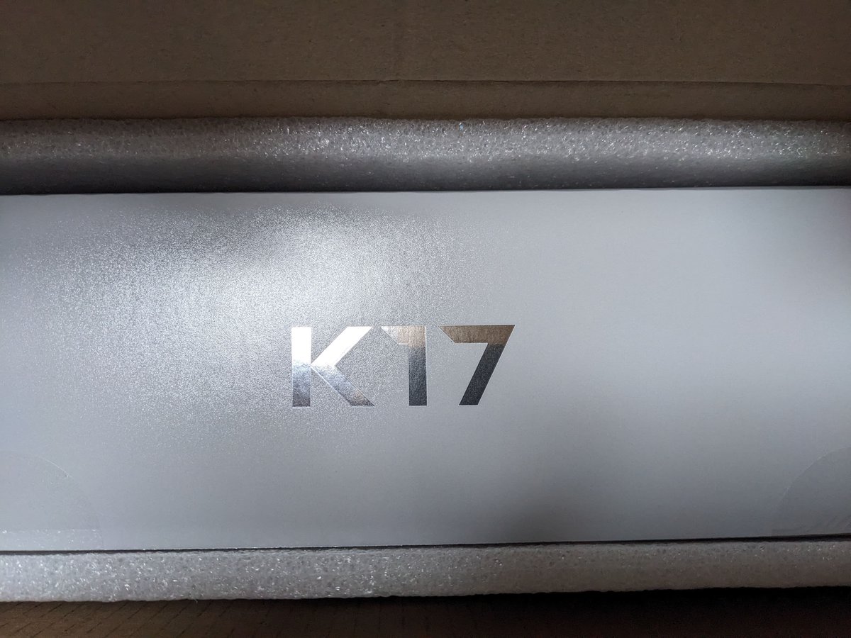 AbldA's tweet image. FIIO K17着弾
外箱から開けるとK17の文字が
ガジェットはこの開封の儀のワクワク感が堪らん
黒を買ったけどパッケージは銀なのね
筐体はちゃんと黒でした
#FIIO #K17 #DT1770PRO