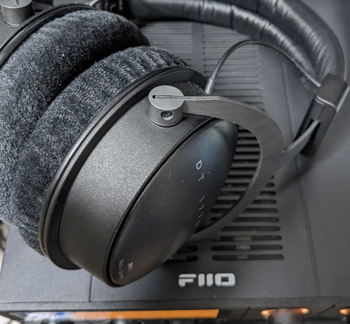 AbldA's tweet image. FIIO K17着弾
外箱から開けるとK17の文字が
ガジェットはこの開封の儀のワクワク感が堪らん
黒を買ったけどパッケージは銀なのね
筐体はちゃんと黒でした
#FIIO #K17 #DT1770PRO