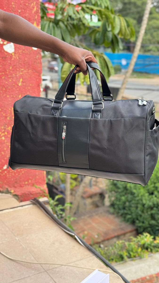 Shopkipekee's tweet photo. Meet the SKROSS Alpha Holdall Duffel: the perfect travel and gym companion for jetsetters. With a roomy main compartment, two front pockets, and a shoe section, it's ideal for business trips or gym days. 
Ksh.9200
📍 Westfield Mall Shop B68
📲 0799 488 404 to order https://t.co/4pFpsdgKaX