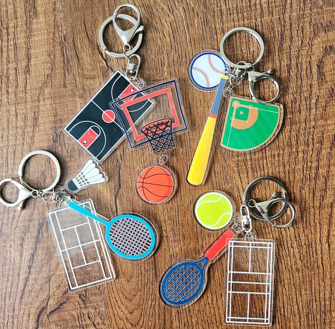 recommendtion4u's tweet photo. Lucu banget keychain badminton basket tennis cuma 15ribuan udah gitu ga kaku lagi, bisa digerakin, cocok buat temen gabut mainin ganci! 😩 eh ternyata lengkap hampir semua olahraga ada keychainnya disini

https://t.co/61mmzi5v4K https://t.co/8Is3GUjVNG