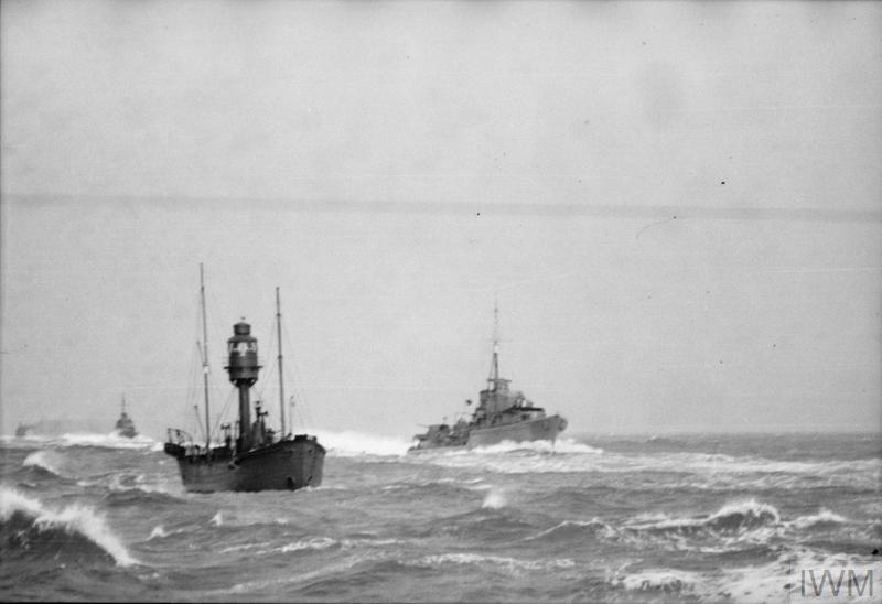 2 May 1941 // Destroyer HMS Jersey struck a mine dropped by an Italian aircraft at the entrance to Grand Harbour, Valletta, Malta, and sank with 35 crew lost. Her wreck impeded passage in and out of Grand Harbour until partially cleared on 9 May. (<a href="/I_W_M/">Imperial War Museums</a>: A 1319) #RoyalNavy #WW2