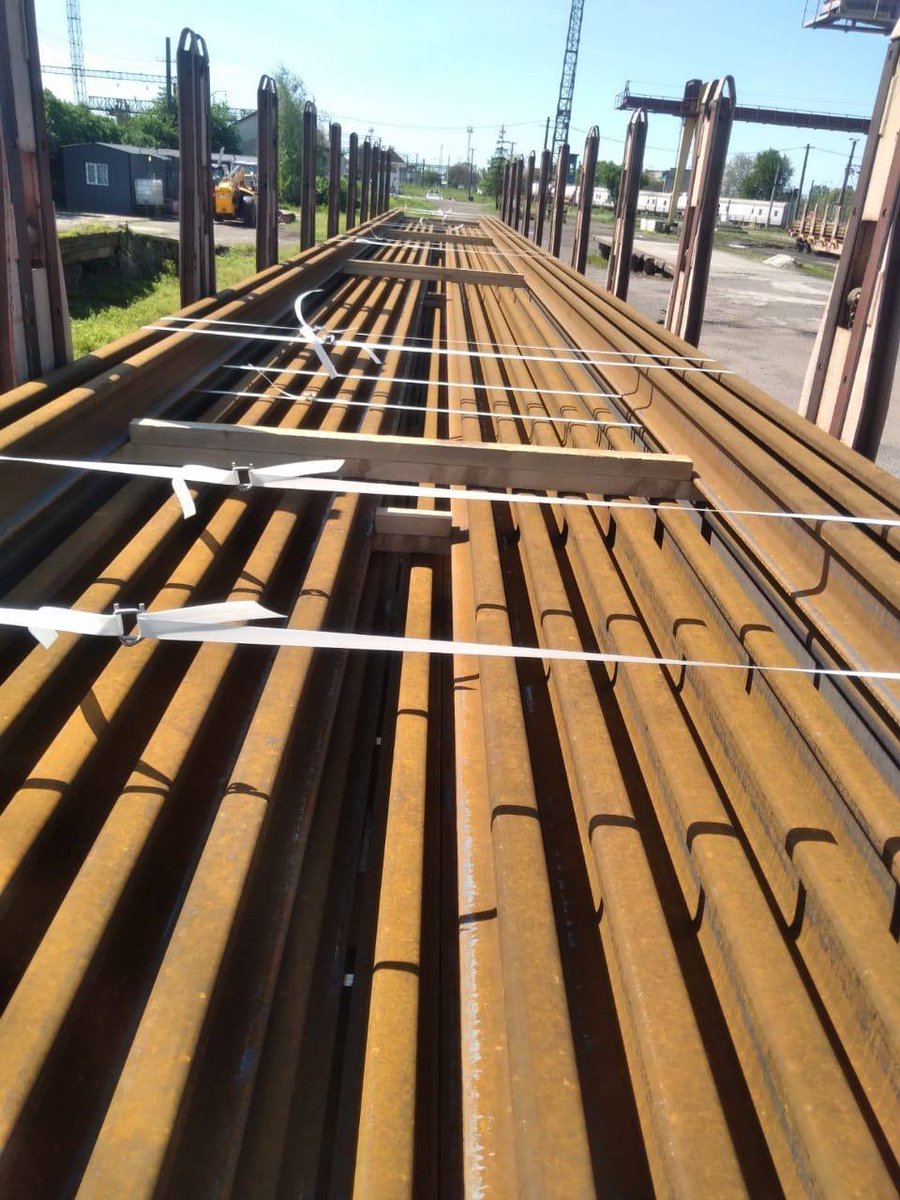 Ukrzaliznytsia's tweet photo. Ukrainian Railways has received 1.4 thousand tons of rails manufactured by the Austrian company Voestalpine Rail Technology GmbH. The delivery was made ahead of schedule, which will allow to increase the pace and volume of infrastructure repairs at key sections. https://t.co/Scvu6L6Cuo