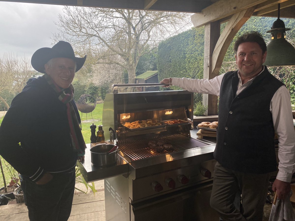 You sending the Wolf…BBQ weekend is here ⁦<a href="/SubZeroWolfUK/">Sub-Zero & Wolf UK</a>⁩