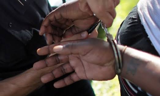 fartcoindesks's tweet photo. Polisi ba Shianda Mumias east batilile abandu kumi na tano nokhunyola tsing'ombe kumi natano tsibele nitsibilwe okhurula khu abamenyi. ^DA
#Amacheni #IngoFM https://t.co/2NEDYhOBbr