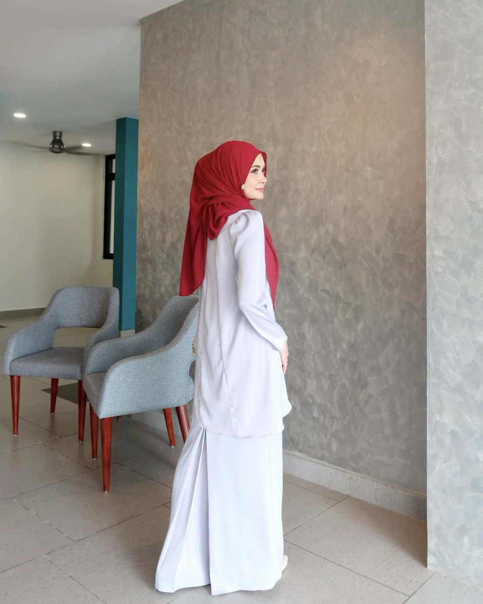 Kalau nak nampak kurus dan tinggi korang boleh la dapatkan Mariana Loose Kurung ni tau 🤭