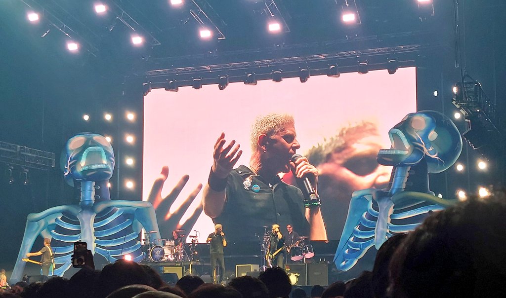 kinyokok's tweet image. 4月29日に旦那と愛知県国際展示場で初めてOFF SPRINGのライブに行きました🎸😆✈️
シンプルプランというバンドも合わせて3hくらいずっと立ちっぱで水分も取れなくて酸欠でジャンプばっかりしていたので帰りは頭が痛く気持ち悪かったですが凄い楽しかったです✨エネルギーを貰えました🔥
#offspring