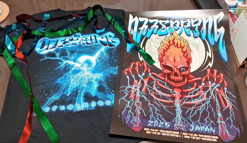 kinyokok's tweet image. 4月29日に旦那と愛知県国際展示場で初めてOFF SPRINGのライブに行きました🎸😆✈️
シンプルプランというバンドも合わせて3hくらいずっと立ちっぱで水分も取れなくて酸欠でジャンプばっかりしていたので帰りは頭が痛く気持ち悪かったですが凄い楽しかったです✨エネルギーを貰えました🔥
#offspring