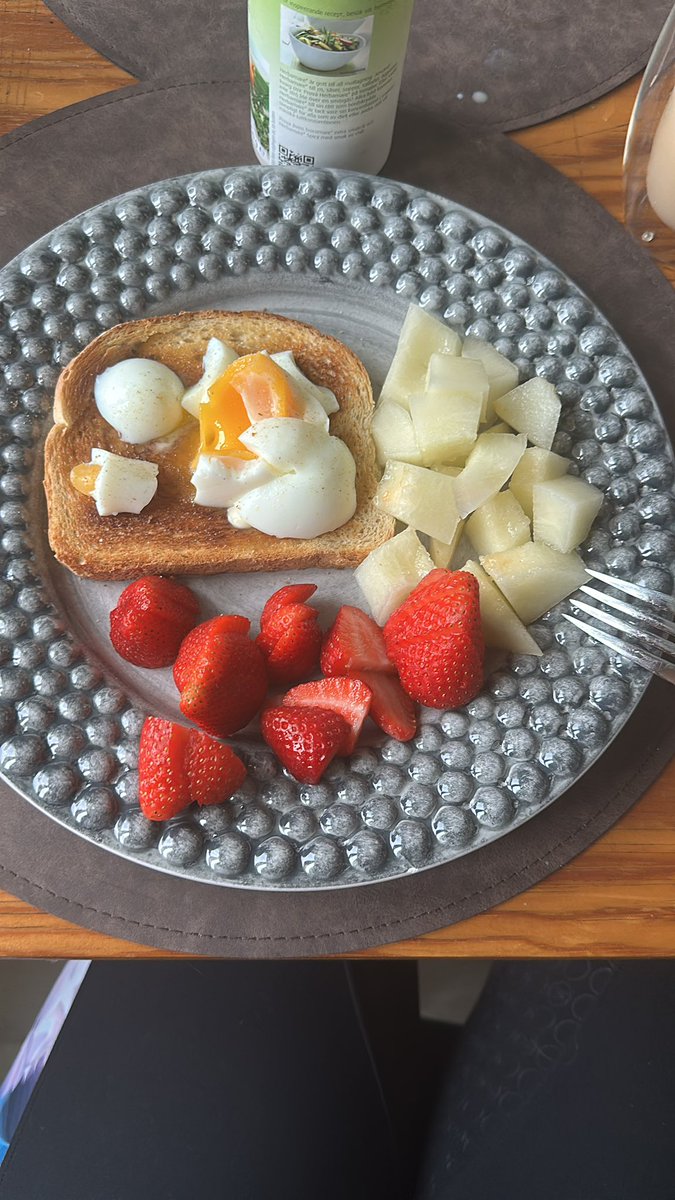 queen bess tweet media