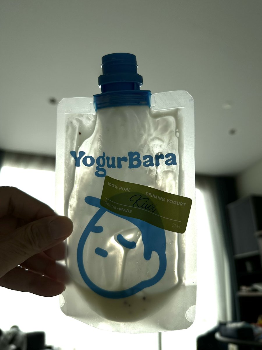 raymondtuan945's tweet image. What's better than lying in bed and drinking yogurt?🥰