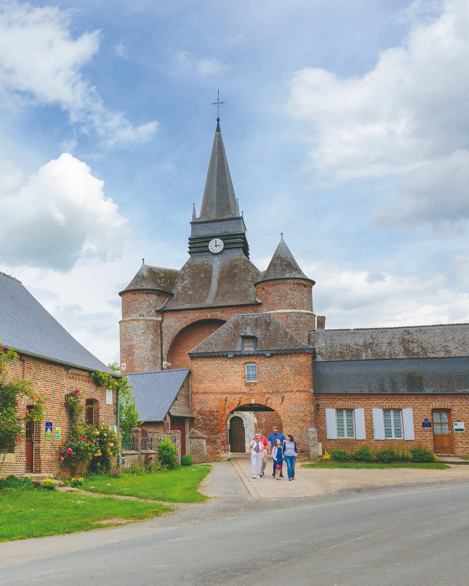On vous emmène à Parfondeval 🌿

Un village bucolique de l’Aisne, avec ses allées fleuries et son église fortifiée. Un vrai coin hors du temps ! ✨

#Parfondeval #Aisne #PlusBeauxVillagesDeFrance

📷 © Colin