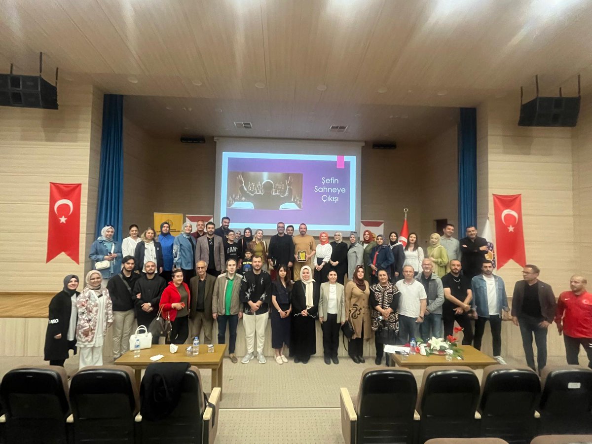 Kahramanmaraş İl Millî Eğitim Müdürlüğü (@kmarasilmem) on Twitter photo Müzik Akademisi'nde Dr. Öğr. Üyesi Mehmet Zeki Giray tarafından “Koro Yönetimi: Yöntem ve Teknikler” konulu söyleşi gerçekleştirildi. Etkinlik Doç. Dr. Alper Şakalar’ın müzik dinletisiyle sona erdi. Katılımcı öğretmenler programdan memnun ayrıldı. Müzik Akademisi'nde Dr. Öğr. Üyesi Mehmet Zeki Giray tarafından “Koro Yönetimi: Yöntem ve Teknikler” konulu söyleşi gerçekleştirildi. Etkinlik Doç. Dr. Alper Şakalar’ın müzik dinletisiyle sona erdi. Katılımcı öğretmenler programdan memnun ayrıldı.