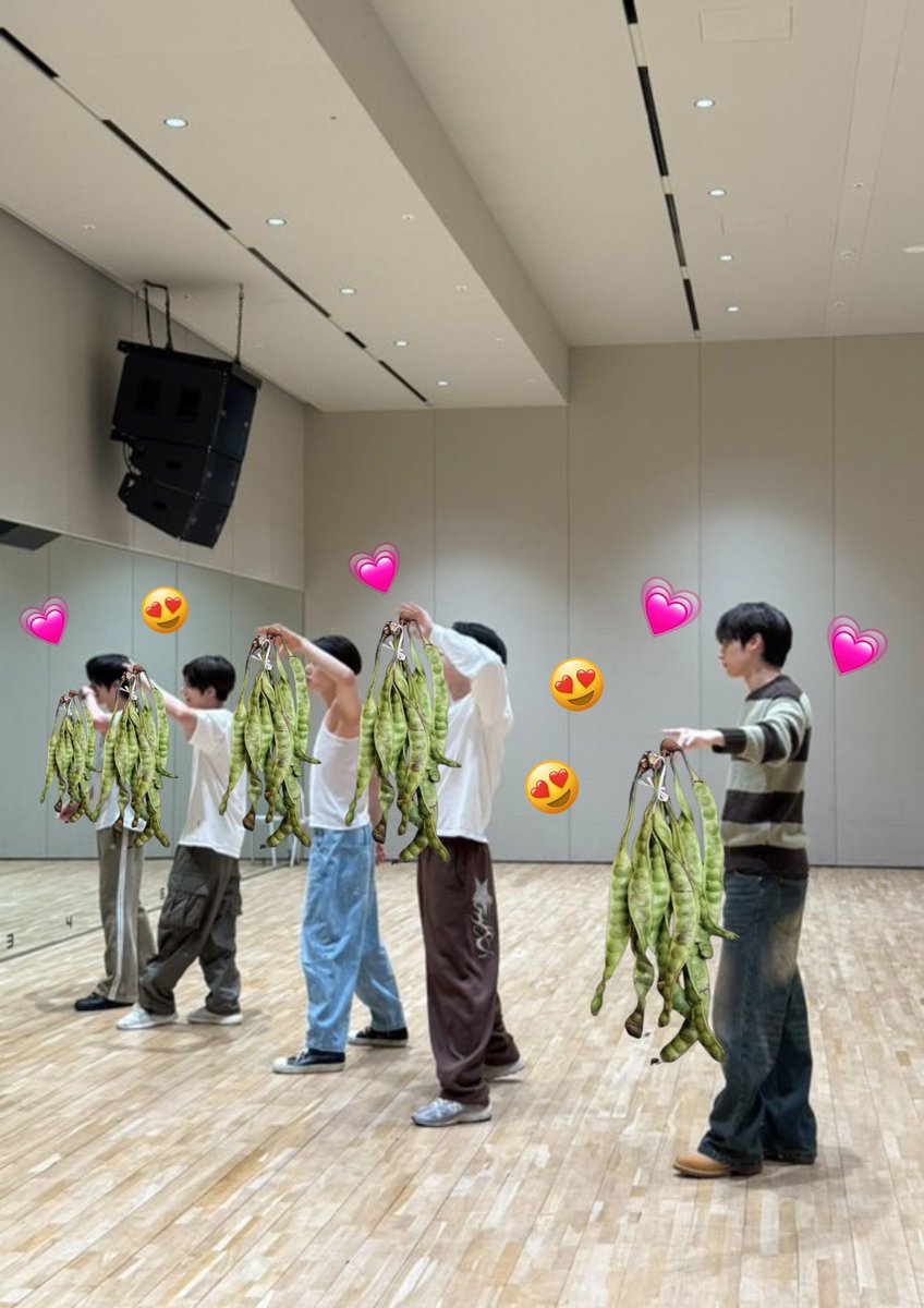 I'm so proud of my edit! Love Language for Durian! ❤️ Love Language for Pete! ❤️
Ini bakal jadi banner buat next concert! lmaooooo 😂😂😂😂😂😂😆😆😆😂😂 <a href="/BIGHIT_MUSIC/">BIGHIT MUSIC</a> 
<a href="/TXT_bighit/">TXT OFFICIAL</a> #TOMORROW_X_TOGETHER #LoveLanguage #TXT #moa #tomorrowxtogether