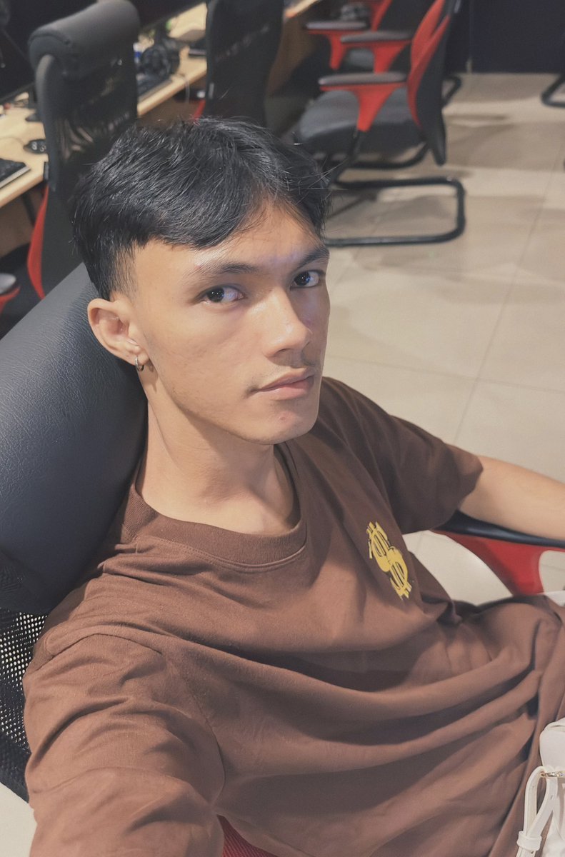 imyourarn28's tweet photo. laro tayo ? https://t.co/Pk3dOFfQge