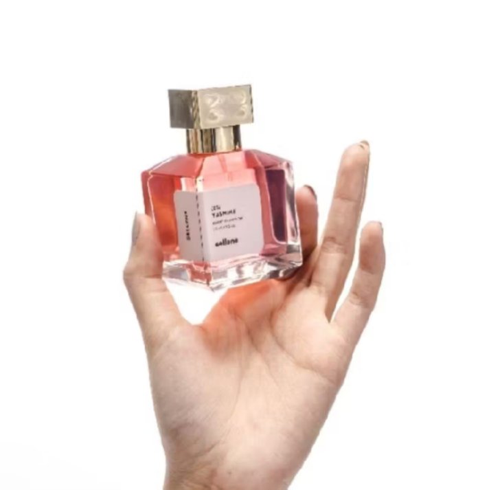 alsafitrie's tweet photo. Parfume super wangi dan awet seharian 🥹 https://t.co/wYuhMl6ev3 https://t.co/1uxRF2HK64