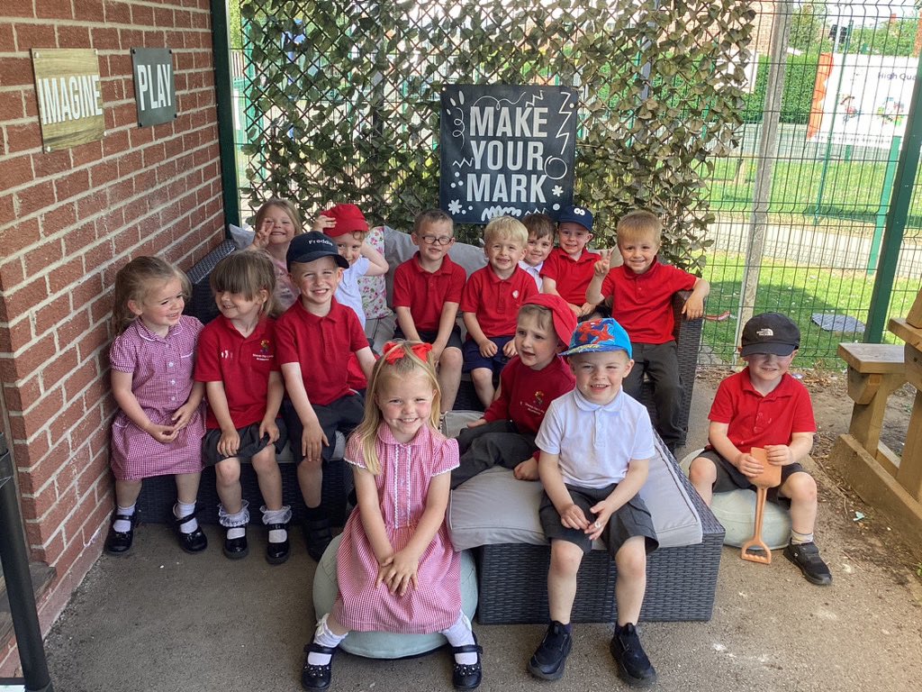 EYFSsdla's tweet image. The nursery children are loving their new cosy area in the garden 🌞 @SDLPrimary @ExceedLP