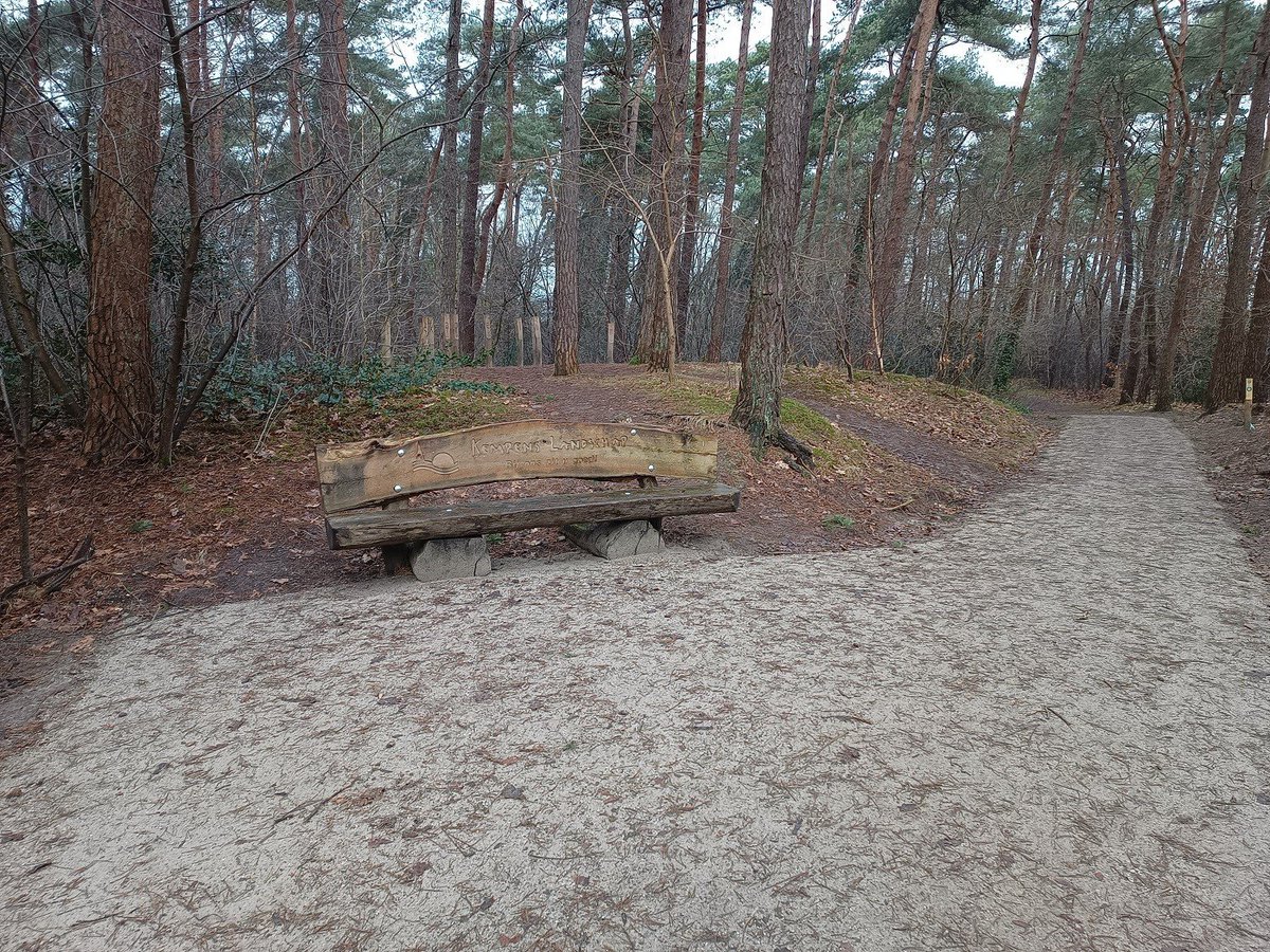 Nieuwe, duurzame toplaag bij de Vijftien Kapellekens in Mol 🚴‍♂️🌿

De paden kregen eind 2024 een opfrisbeurt met KoMex® BIO Naturel – gemaakt van herbruikbare, natuurlijke materialen.

Beschermd erfgoed + bos + mooi rustpunt = perfect voor wandelaars &amp; fietsers! 🚲