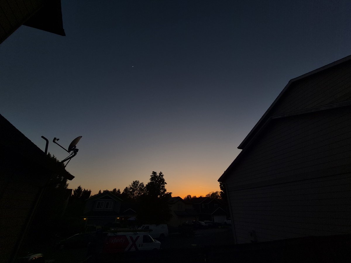 chriscabe3's tweet image. Beautiful May 1st in the PNW #orwx #greshamOR @KOINNews @JoshCozartWx @KelleyBayernWX