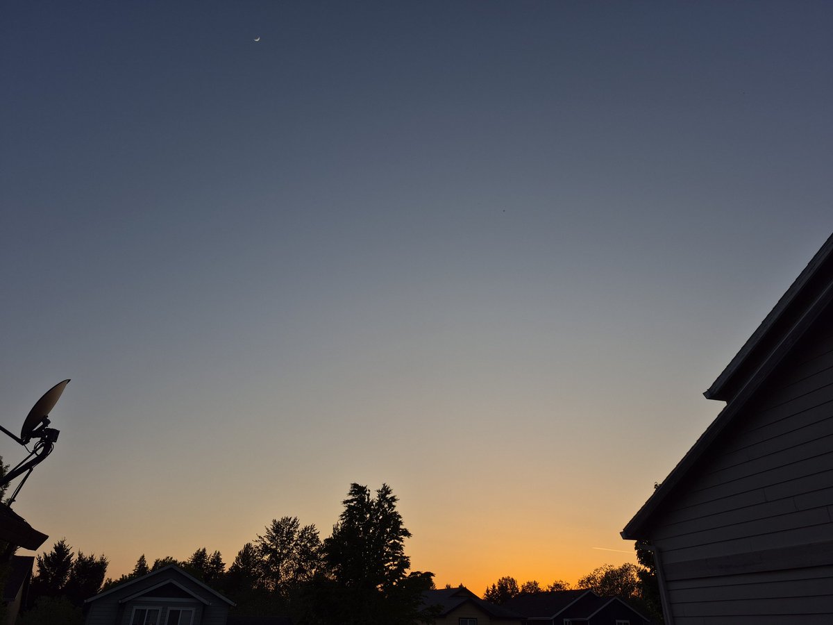 chriscabe3's tweet image. Beautiful May 1st in the PNW #orwx #greshamOR @KOINNews @JoshCozartWx @KelleyBayernWX