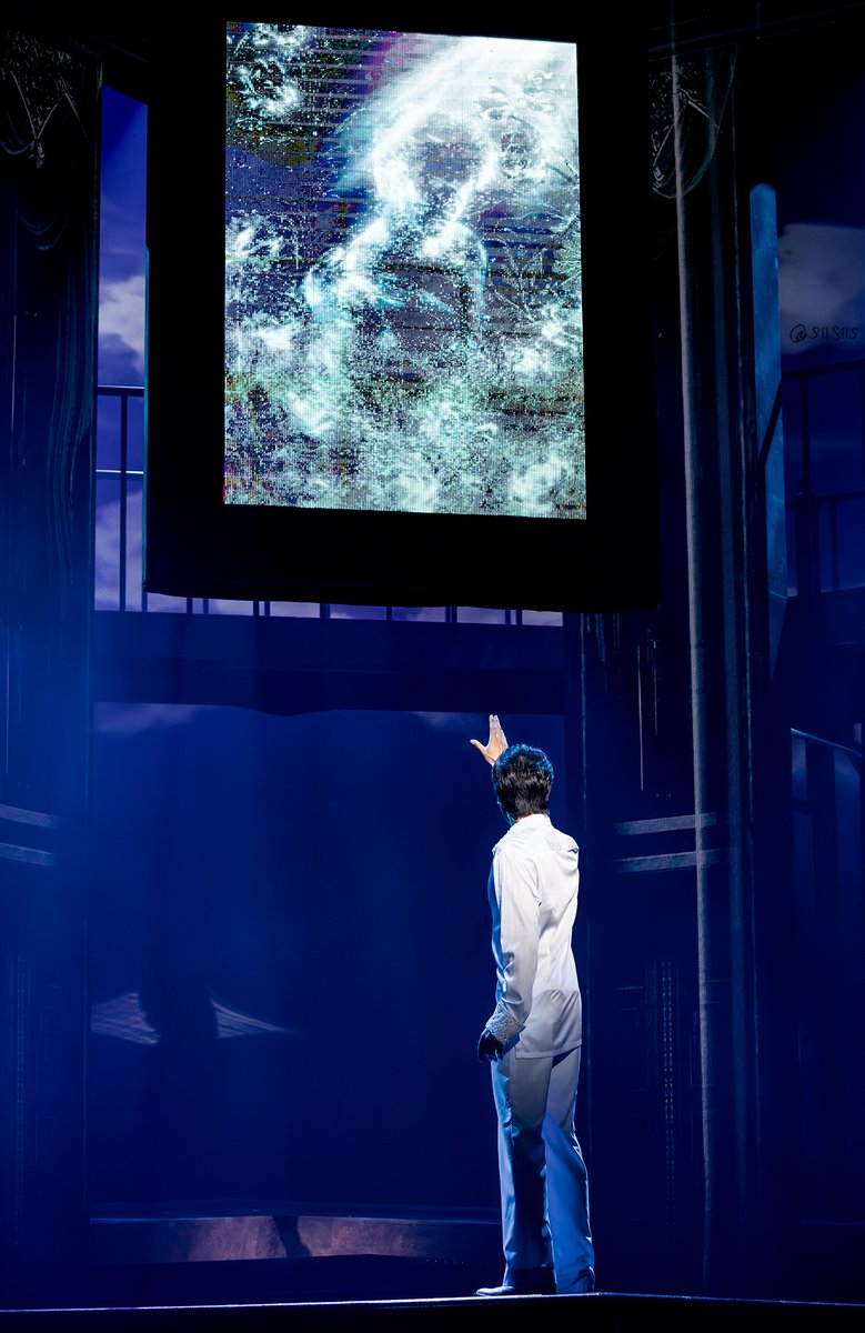 2025. 5. 1. 도리안 그레이 스페셜 커튼콜 '아름답게 멈춰버린 나'
윤소호 도리안

내 시간 너에게 줄게
변하지 않는 모든 것
변함이 없을 이 순간

#윤소호 #도리안그레이