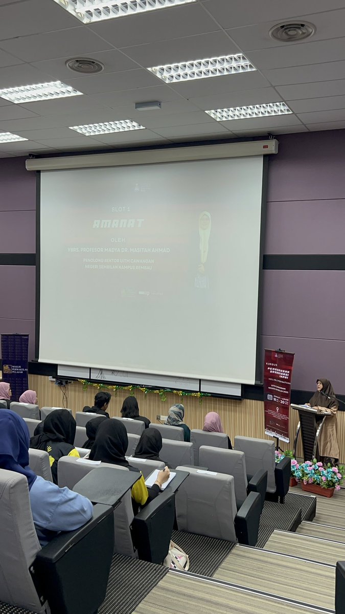 ariell_mkhrzz's tweet image. Bermulanya slot pertama dengan ucapan oleh oleh Yang Berusaha Prof. Madya Dr. Masitah Ahmad, Penolong Rektor UiTM Kampus Rembau. 
#COM201 #COM2012A #MC1102A