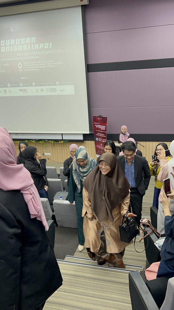 ariell_mkhrzz's tweet image. Bermulanya slot pertama dengan ucapan oleh oleh Yang Berusaha Prof. Madya Dr. Masitah Ahmad, Penolong Rektor UiTM Kampus Rembau. 
#COM201 #COM2012A #MC1102A