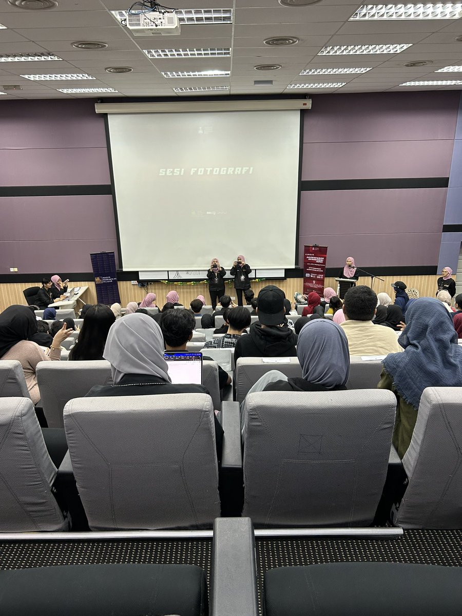 ariell_mkhrzz's tweet image. slot 1 diakhiri dengan sesi fotografi bersama tetamu kehormat.
#COM201 #COM2012A #MC1102A