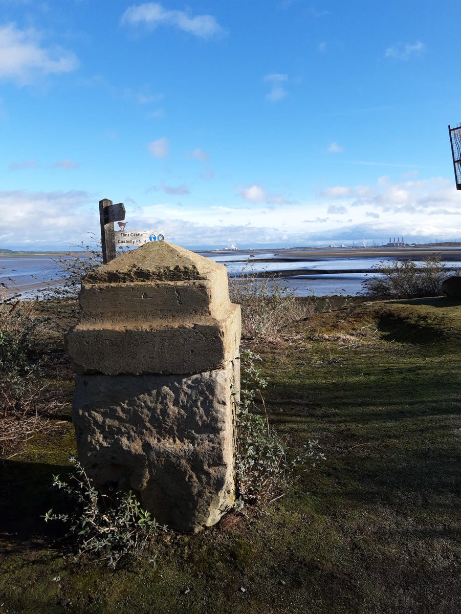 Ydych chi'n archwilio unrhyw un o'n parciau cefn gwlad neu barciau arfordirol y penwythnos hwn? 
Cofiwch ein tagio yn eich lluniau.
Are you exploring any of our countryside parks or coastal parks this weekend? 
Remember to tag us in your photos #Flintshirecountrysideandcoast