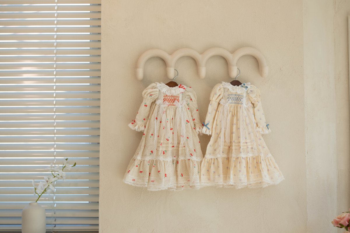 이런 분위기의 의상 사진을 좋아하는 편....😊