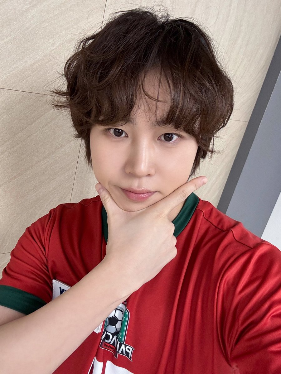 [#하성운] ⏰

잠시 후 7시 10분! JTBC <뭉쳐야 찬다 4>에 하성운이 출연합니다📺
뭉찬 보면서 성운이 얘기할 하늘? 지치는 쪽이 지는 거야✨ 오늘도 하메시 등판⚽️

#HASUNGWOON #뭉쳐야찬다4