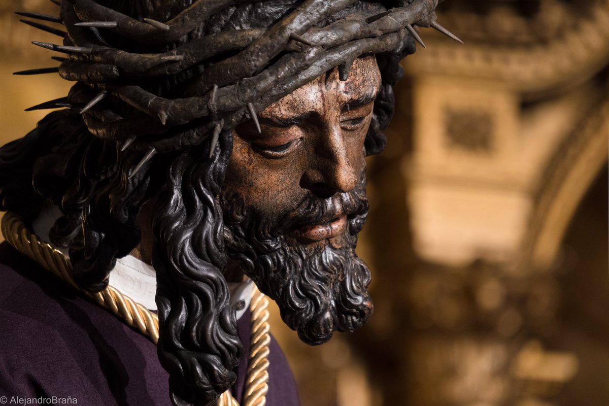 Caminando siempre tras el Señor.

Es viernes.