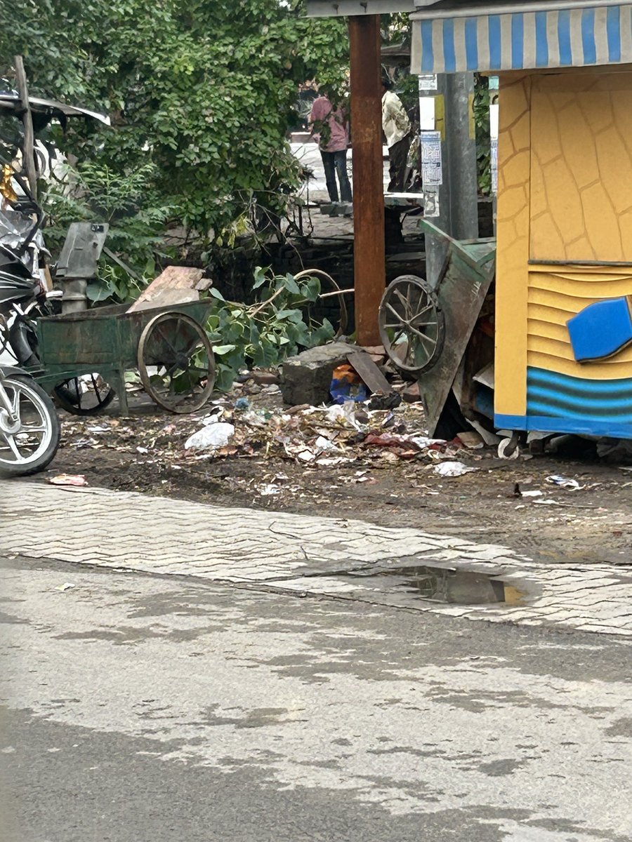 firozkhan3107's tweet photo. Shastri Nagar is drowning in garbage & open defecation! Toxic air, health hazards for families. We demand:
IMMEDIATE cleanup
Green space/park
@GNN_Support @SwachBharat @gdagzb @GzbNagarNigam @SwachhBharatGov #CleanTheStreets
#CleanShastriNagar #Ghaziabad https://t.co/A7FZge4W2U