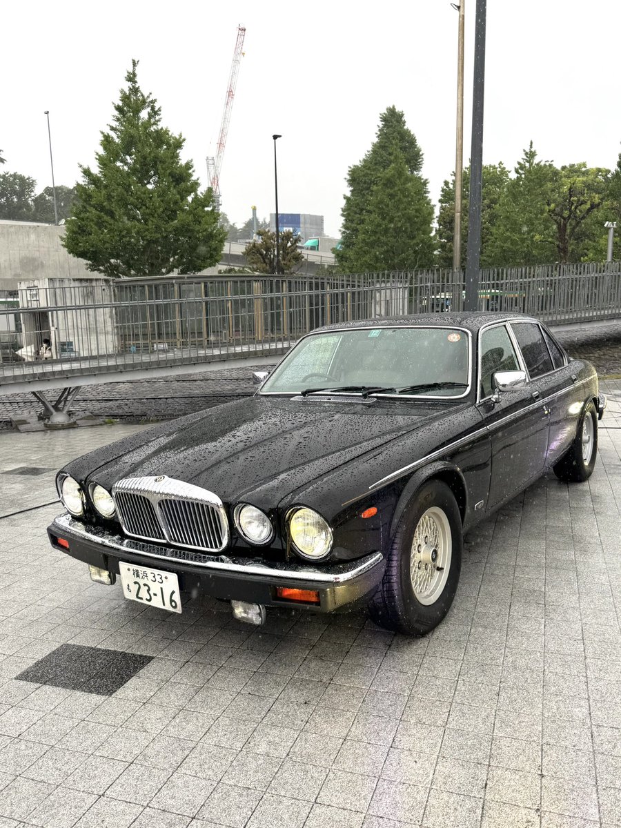 hideの愛車「ジャガー・ダイムラー ダブルシックス」と、hideが