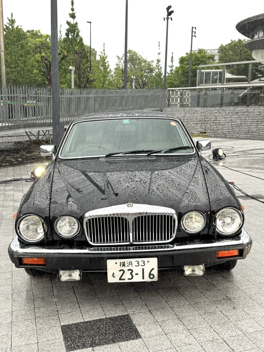 hideの愛車「ジャガー・ダイムラー ダブルシックス」と、hideが