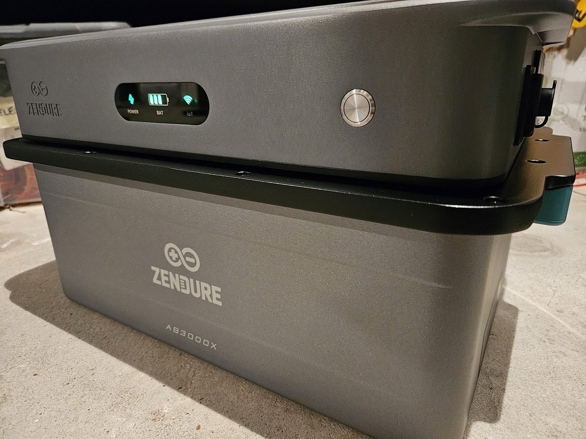 geekinfos's tweet image. Nouveau test exclusif ! Découvrez le Zendure SolarFlow 2400 AC, une solution de stockage d&apos;énergie innovante pour optimiser votre autoconsommation solaire. Installation facile et application intuitive ! #Zendure #SolarFlow #Photovoltaique #StockageEnergie geekinfos.fr/2025/05/01/tes…