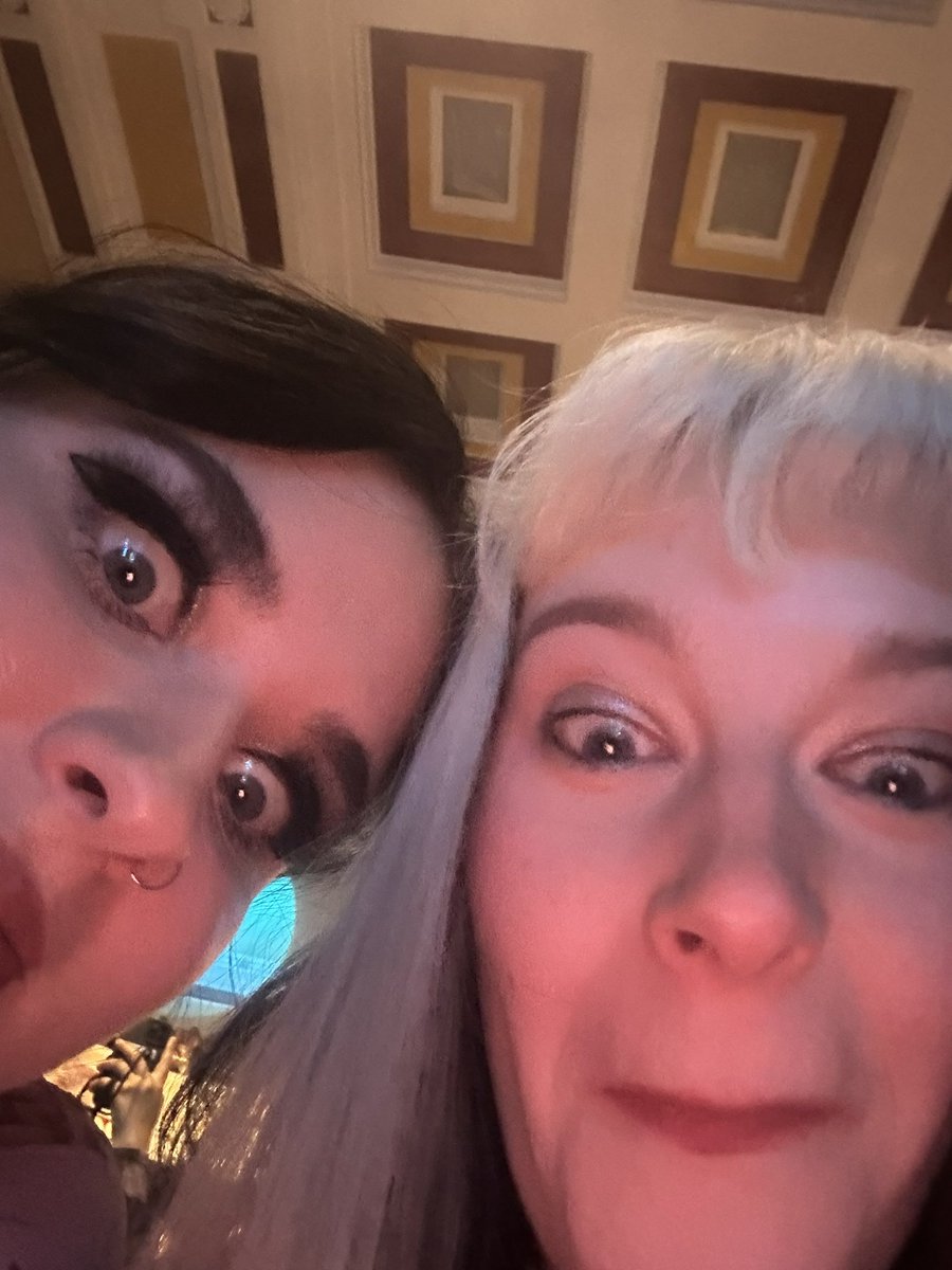 spotlightellen's tweet photo. happy birthday gorgeous gi🩷miss you SO much have the best day ever https://t.co/8sEFzU25xm