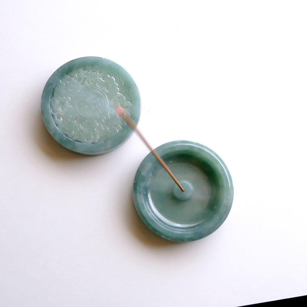jadeite_joytec's tweet photo. 【圧巻の彫刻作品❗️】
このクオリティのグアテマラ翡翠、彫刻香炉で見たことありますか。
手に取るとわかる、翡翠の密度と透明感。そして圧巻の彫り。
ぜひ実物を #仙台ミネラルマルシェ で。
香りも楽しむ芸術品✨登場❗️
#グアテマラ翡翠 #グアテマラブルー #jadeite #翡翠彫刻 https://t.co/ud8BoGu1l4