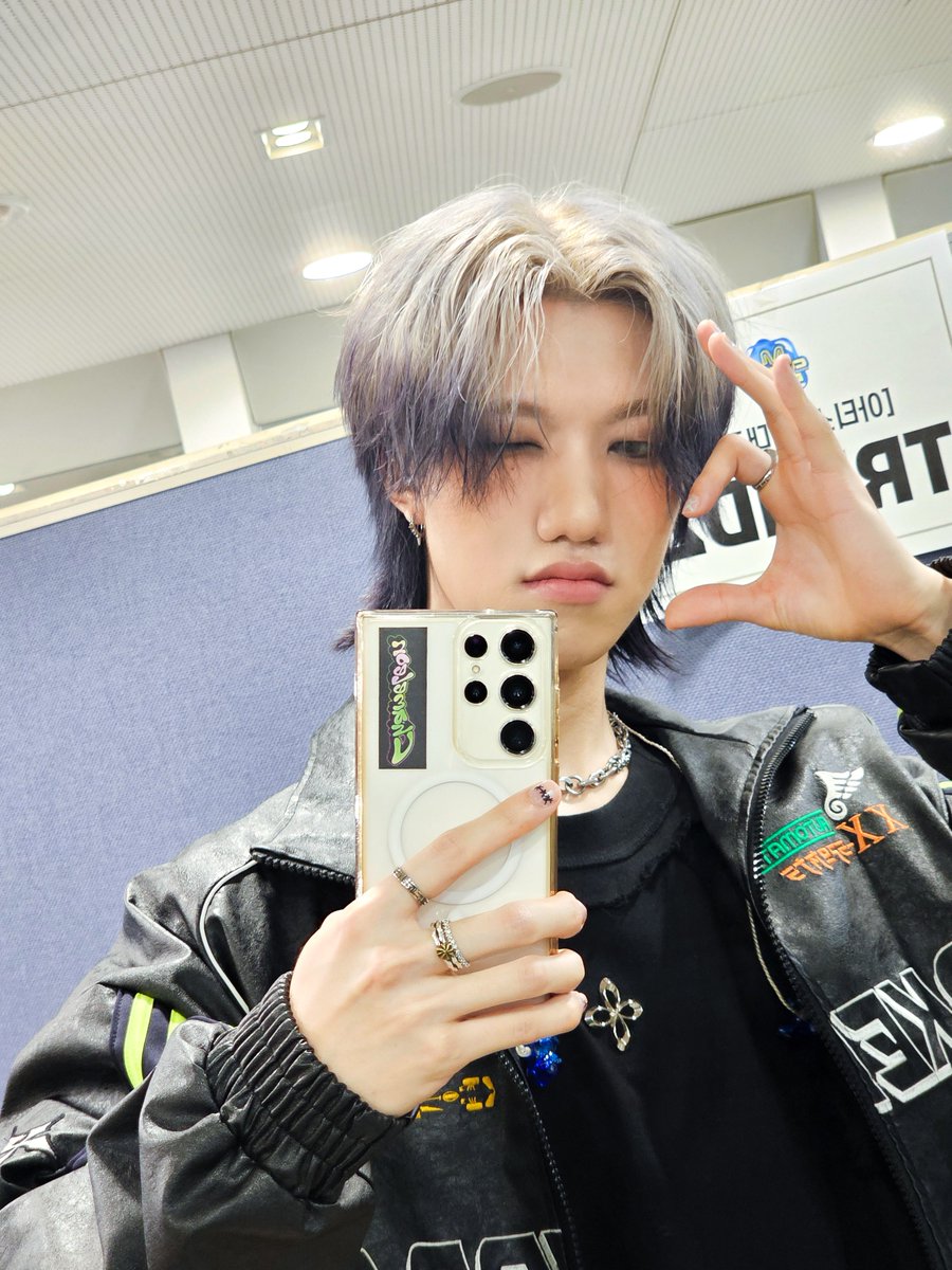 TRENDZ_OFFCL's tweet photo. 📷 

변신 준비 완🫡

#TRENDZ #트렌드지 #카멜레온 #Chameleon #조한국 #라엘 https://t.co/ZZlIuh42ze