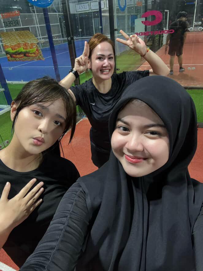 Se seru itu main padel😍 makasih ya ka Aurel/Atta n tim,ka Jelita,Ka Una dn kk 2 semua sdh ngajak Adel/tt  main padel bareng dn dipinjemin ka Aurel raket padelnya🙏🥰 udh pd jago2 bgt mainnya👍👏  tetap semangat biar sm kyk ygmuda2🤭😅 hrs invest raket padel kyk ny🤔🤫😋